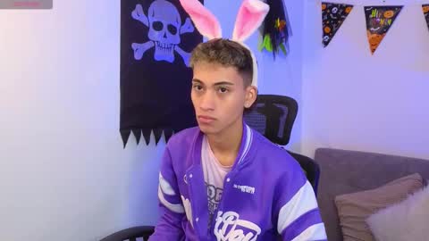 Snapshot of yulian_vasquez chatting on October 21, 12:30 pm yulian_vasquez online show from October 21, 12:30 pm