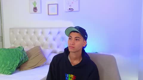 yulian_vasquez online show from February 3, 12:21 pm