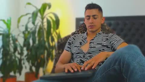 zachpri20 online show from October 2, 4:33 pm