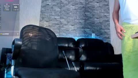 zack_joness10 online show from January 18, 5:42 am