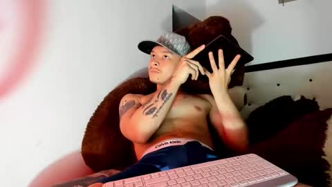 zeus online show from December 2, 9:18 pm