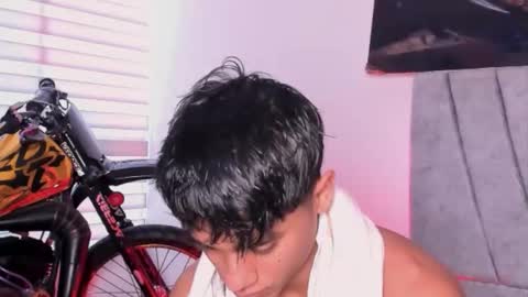 zyzz_1812 online show from November 3, 5:37 pm