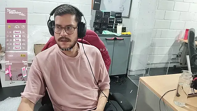 Snapshot of AndyHepburn chatting on October 7, 2:10 pm AndyHepburn online show from October 7, 2:10 pm