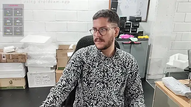 Snapshot of AndyHepburn chatting on September 30, 3:15 pm AndyHepburn online show from September 30, 3:15 pm