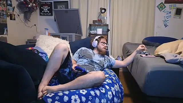 Snapshot of LovelyGreekDick6 chatting on October 30, 1:41 am LovelyGreekDick6 online show from October 30, 1:41 am