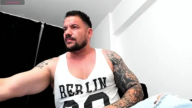 musclemonster31 online show from September 28, 12:08 am