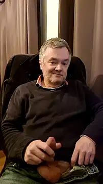 Snapshot of MichOxxford chatting on October 20, 11:58 am MichOxxford online show from October 20, 11:58 am