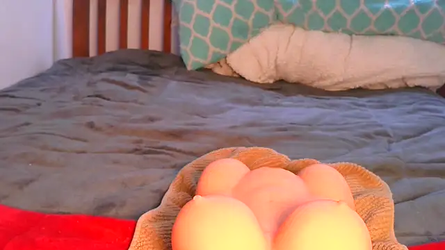 Carolinayoungin online show from March 18, 9:32 pm