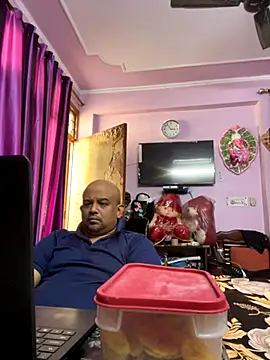 Dick 6inches online show from November 17, 9:23 am