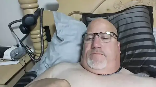Snapshot of Bigbear0563 chatting on October 27, 5:54 am Bigbear0563 online show from October 27, 5:54 am