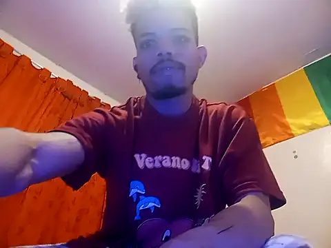 Snapshot of danidiazto2023 chatting on October 16, 12:18 am danidiazto2023 online show from October 16, 12:18 am