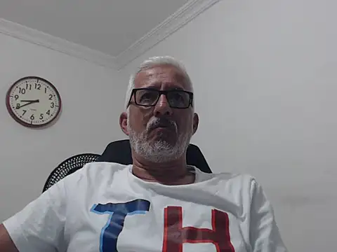 cenizo10124 online show from September 29, 1:37 am