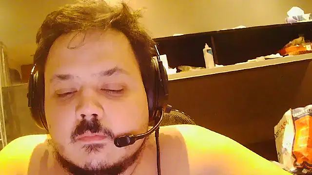 Snapshot of Bebemickey75 chatting on November 1, 5:28 pm Bebemickey75 online show from November 1, 5:28 pm