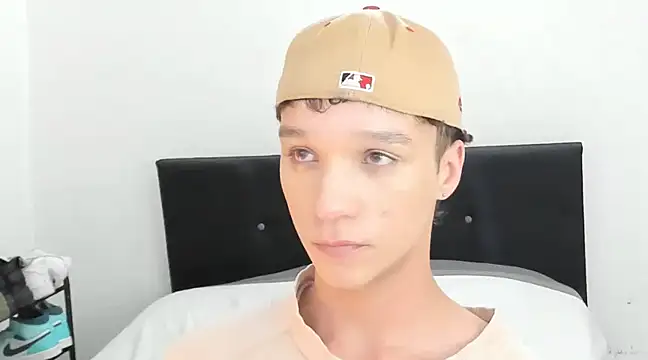 angelcortes online show from January 10, 7:43 pm