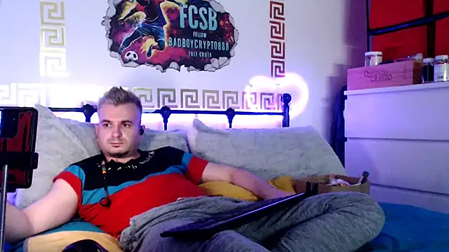 Snapshot of erotico69xxx chatting on February 19, 8:52 pm erotico69xxx online show from February 19, 8:52 pm