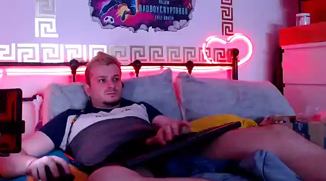 Snapshot of erotico69xxx chatting on March 9, 12:42 am erotico69xxx online show from March 9, 12:42 am