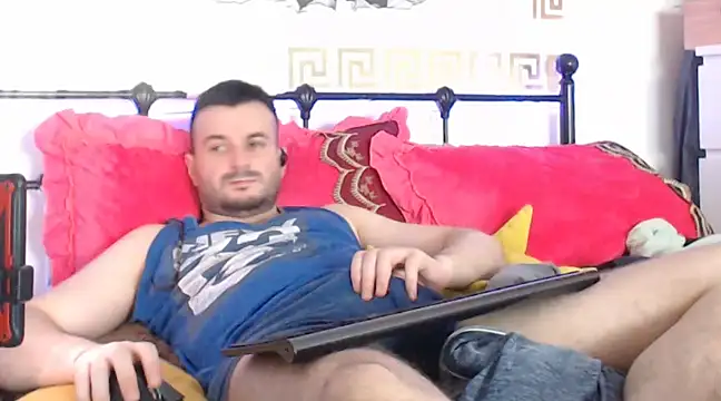 Snapshot of erotico69xxx chatting on December 15, 12:40 am erotico69xxx online show from December 15, 12:40 am