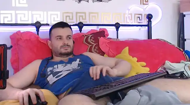 Snapshot of erotico69xxx chatting on December 15, 1:43 pm erotico69xxx online show from December 15, 1:43 pm