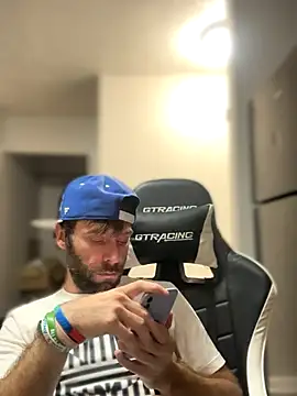 4kUsh2Fashion0 online show from October 10, 1:38 pm