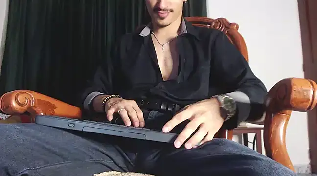 HomeAloneK online show from December 14, 2:42 pm