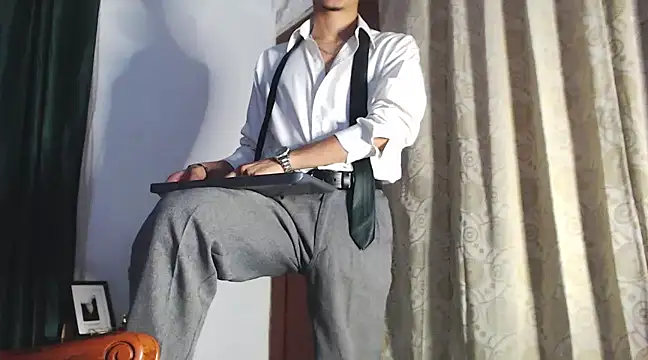 HomeAloneK online show from December 16, 7:54 pm