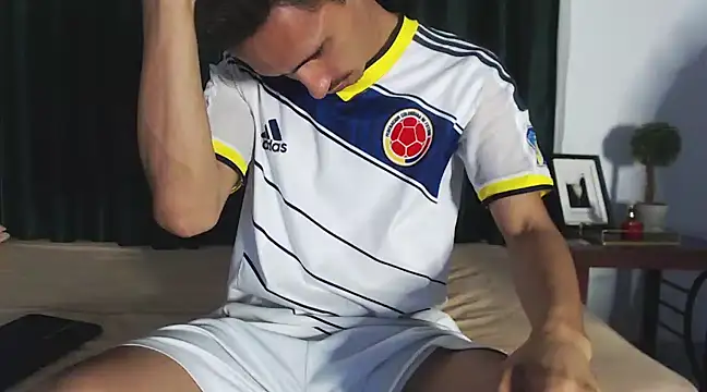 HomeAloneK online show from December 20, 7:17 pm