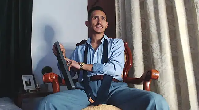 HomeAloneK online show from December 2, 7:47 pm