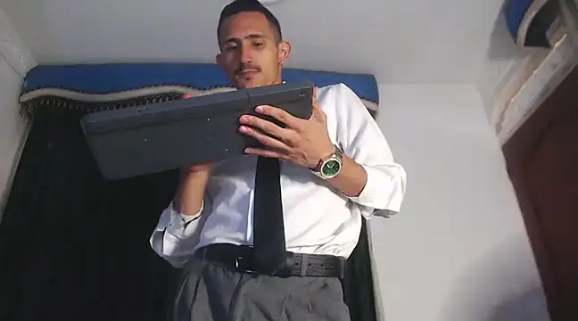 HomeAloneK online show from December 5, 7:29 pm