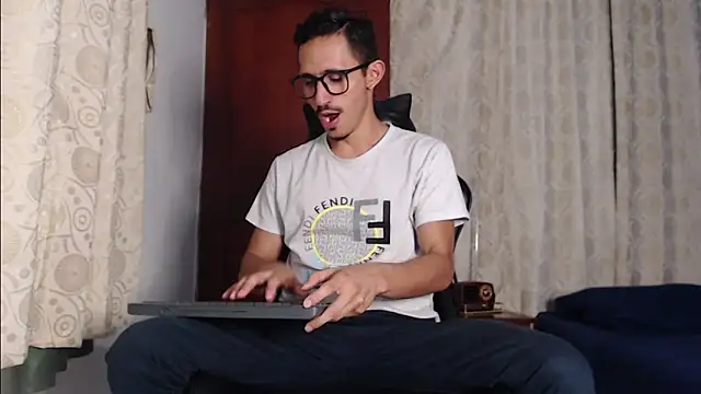 HomeAloneK online show from September 28, 9:24 pm