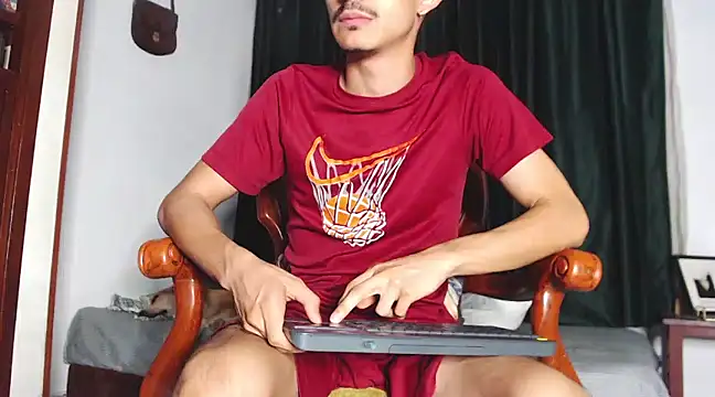 HomeAloneK online show from December 26, 8:11 pm