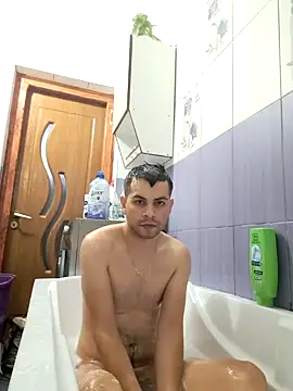 Snapshot of hornny1995 chatting on December 25, 12:05 pm hornny1995 online show from December 25, 12:05 pm