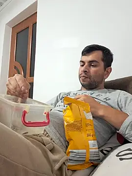 Snapshot of hornny1995 chatting on October 10, 7:18 pm hornny1995 online show from October 10, 7:18 pm