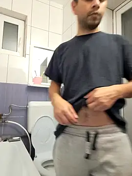 Snapshot of hornny1995 chatting on October 9, 4:12 pm hornny1995 online show from October 9, 4:12 pm