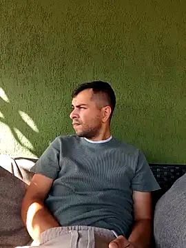 Snapshot of hornny1995 chatting on September 15, 12:28 pm hornny1995 online show from September 15, 12:28 pm