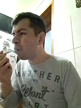 Snapshot of hornny1995 chatting on February 2, 4:15 am hornny1995 online show from February 2, 4:15 am