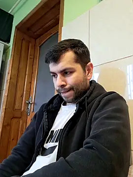 Snapshot of hornny1995 chatting on February 15, 12:11 pm hornny1995 online show from February 15, 12:11 pm