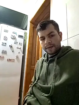 Snapshot of hornny1995 chatting on January 14, 2:08 am hornny1995 online show from January 14, 2:08 am