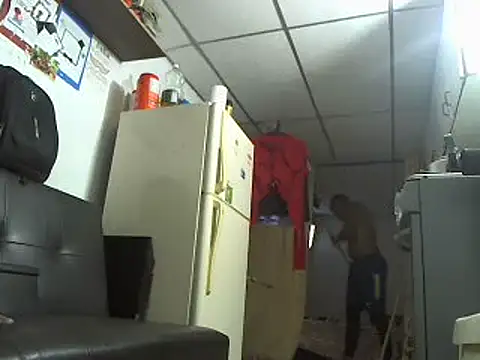 Snapshot of hugo3918_ chatting on January 8, 10:48 pm hugo3918  online show from January 8, 10:48 pm