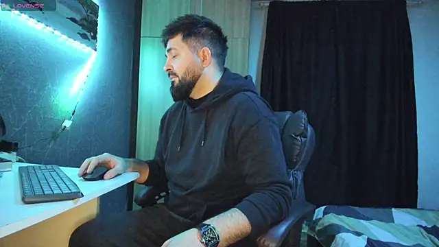 Snapshot of Eduu2322 chatting on February 24, 10:58 pm Eduu2322 online show from February 24, 10:58 pm