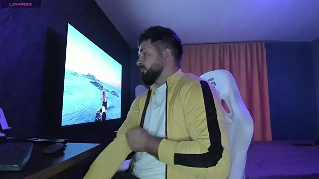 Snapshot of Eduu2322 chatting on October 6, 8:13 pm Eduu2322 online show from October 6, 8:13 pm