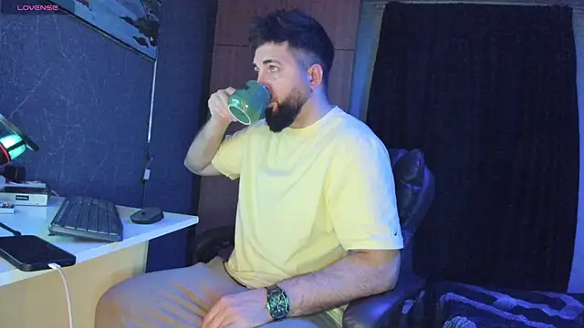 Snapshot of Eduu2322 chatting on March 19, 10:42 pm Eduu2322 online show from March 19, 10:42 pm