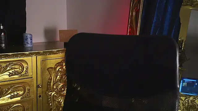 dantecoppolaa  online show from January 21, 12:46 pm