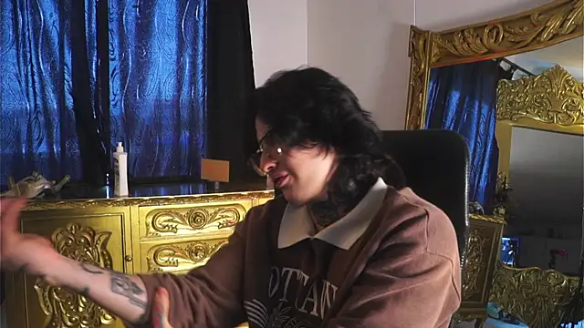 dantecoppolaa  online show from December 15, 6:59 pm