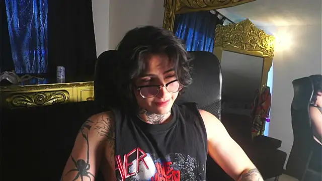 dantecoppolaa  online show from December 31, 7:18 pm