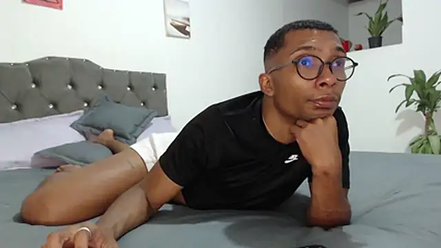 Aaronblack1  online show from March 15, 2:52 am