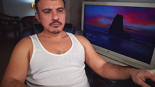 officeman7 online show from January 3, 5:53 pm