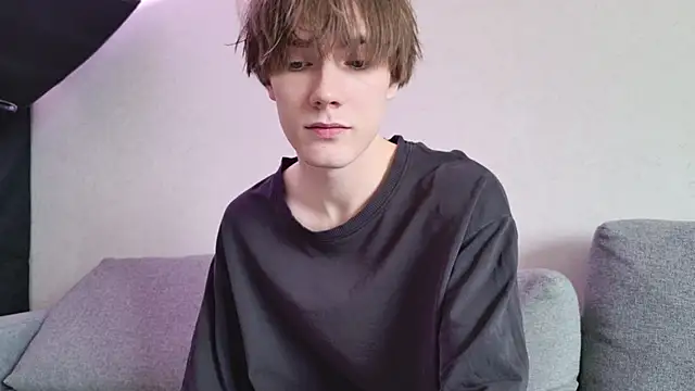 Snapshot of callmenineoneseven chatting on October 21, 12:41 pm callmenineoneseven online show from October 21, 12:41 pm