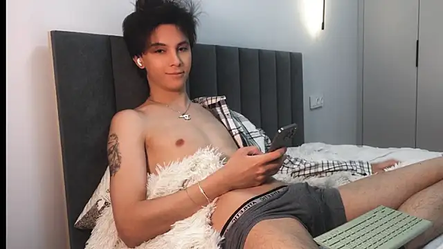 Snapshot of k0sta_ chatting on February 10, 5:30 pm k0sta  online show from February 10, 5:30 pm