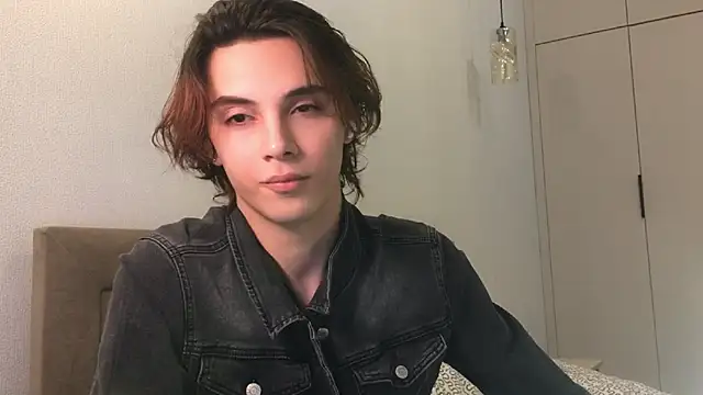 Snapshot of k0sta_ chatting on January 16, 8:25 pm k0sta  online show from January 16, 8:25 pm