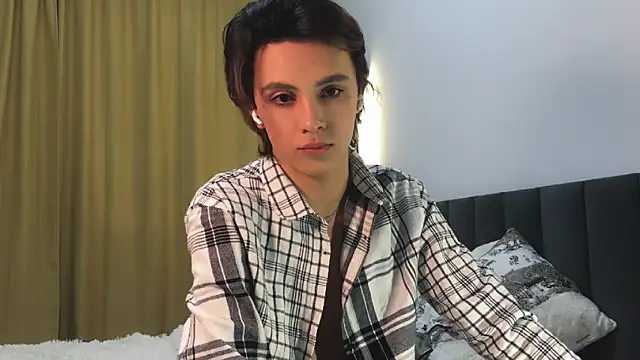 Snapshot of k0sta_ chatting on February 1, 12:29 am k0sta  online show from February 1, 12:29 am